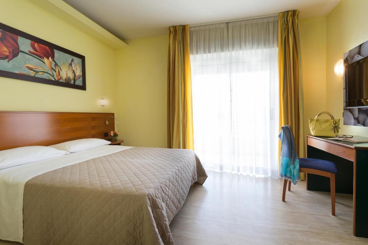 Astoria Suite Hotel Rimini Ngoại thất bức ảnh