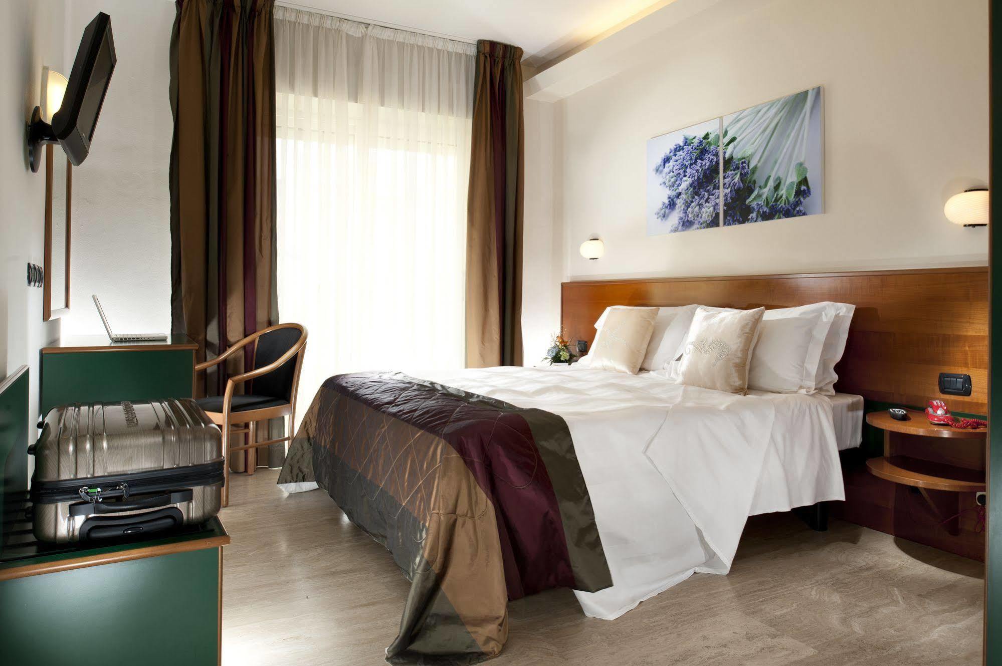 Astoria Suite Hotel Rimini Ngoại thất bức ảnh